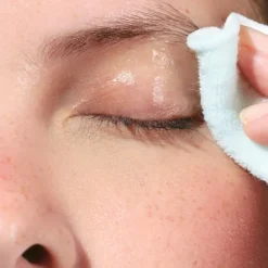 CLARINSDémaquillant Express                Yeux Sensibles - Aux Extraits de Gentiane Jaune des Alpes & de Bleuet