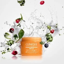 CLINIQUESuperdefense SPF 40                Soin Multi-correction Fatigue + 1ers Signes de l'Âge - Tous Types de Peaux