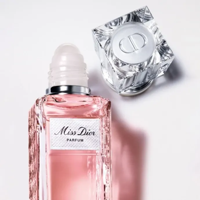 Miss Dior Parfum Roller-Pearl Parfum Nomade - Notes Fleuries, Fruitées & Boisées